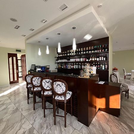 Giowine Hotel & Restaurant Cricova Bagian luar foto