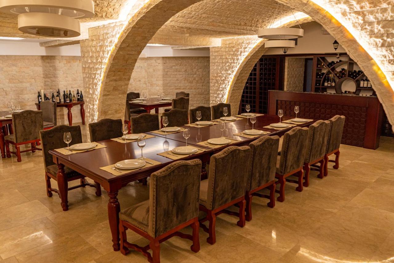 Giowine Hotel & Restaurant Cricova Bagian luar foto