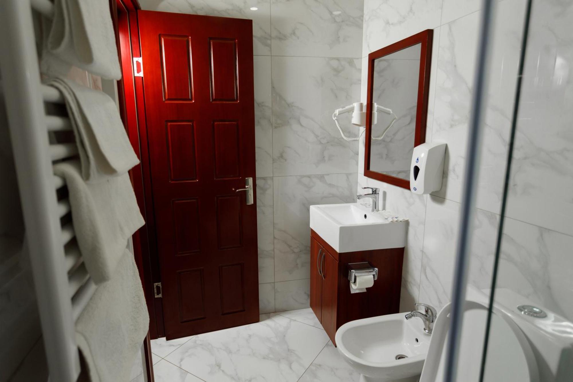 Giowine Hotel & Restaurant Cricova Ruang foto