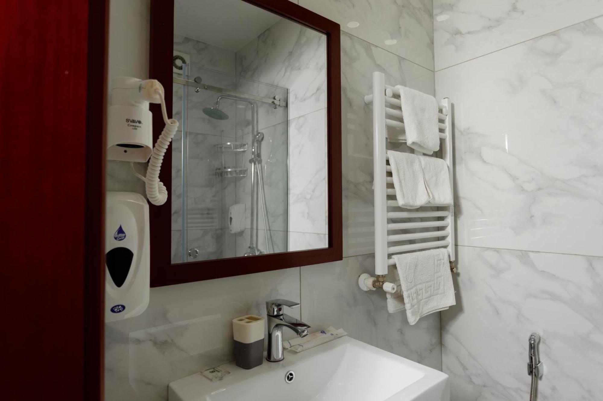 Giowine Hotel & Restaurant Cricova Ruang foto