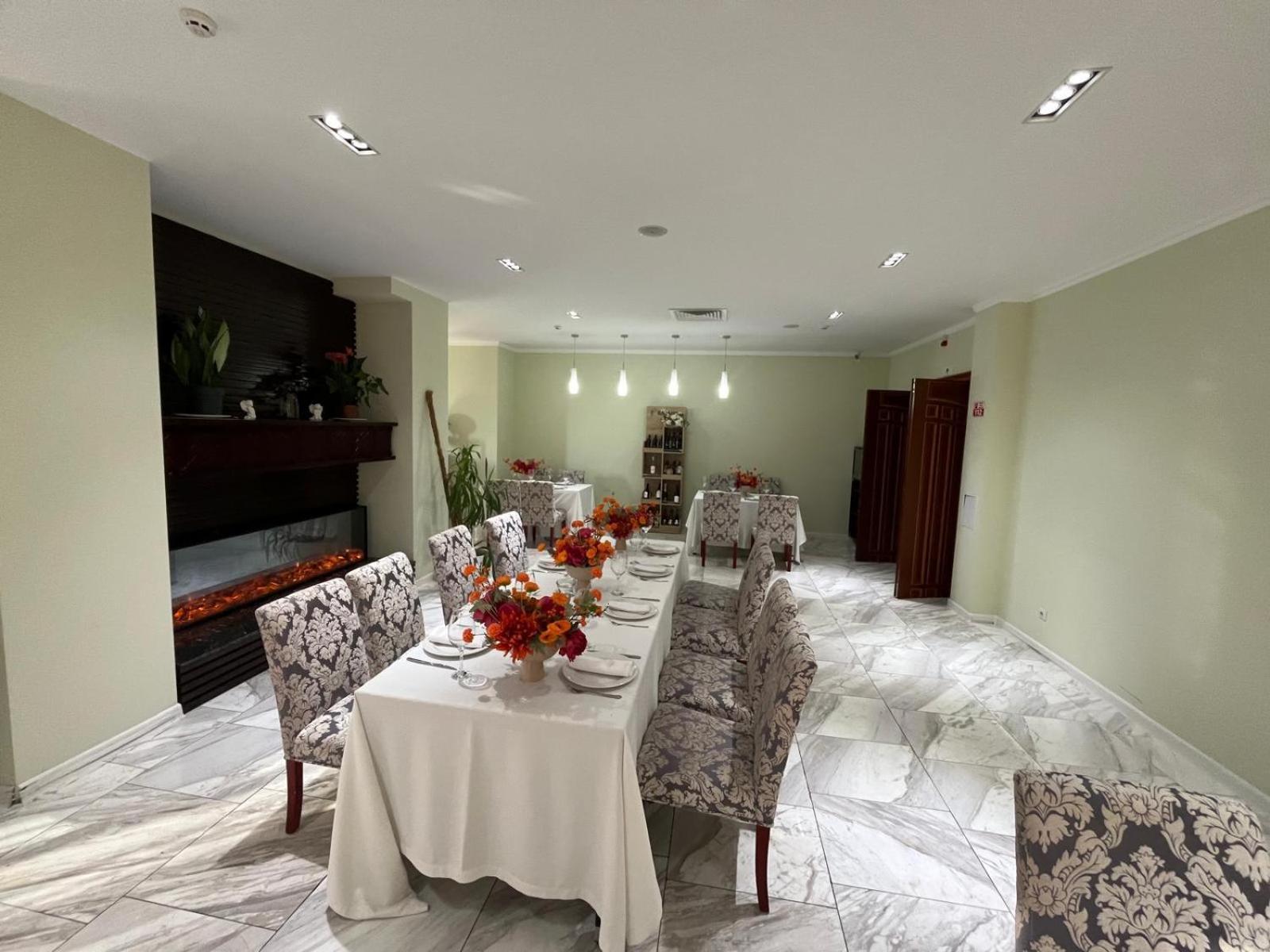 Giowine Hotel & Restaurant Cricova Bagian luar foto