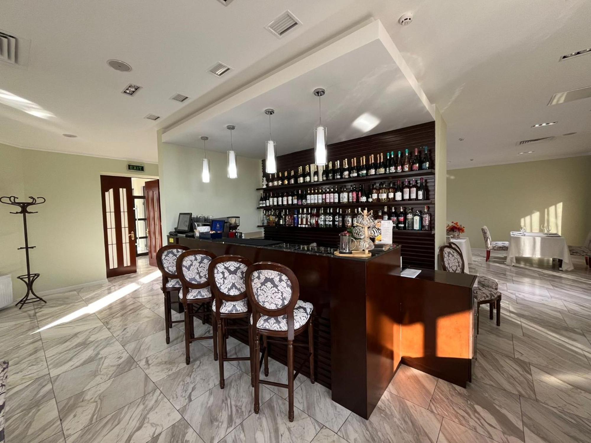 Giowine Hotel & Restaurant Cricova Bagian luar foto