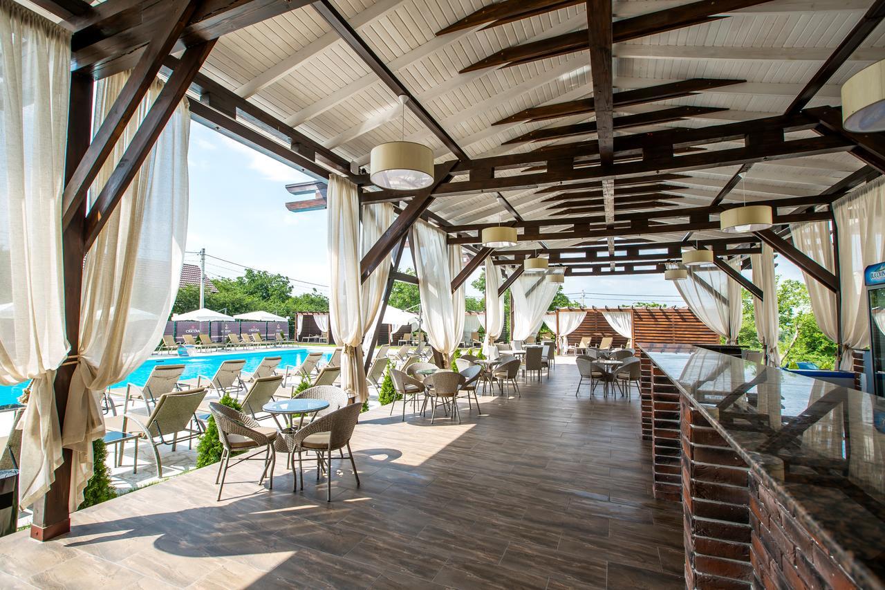Giowine Hotel & Restaurant Cricova Bagian luar foto